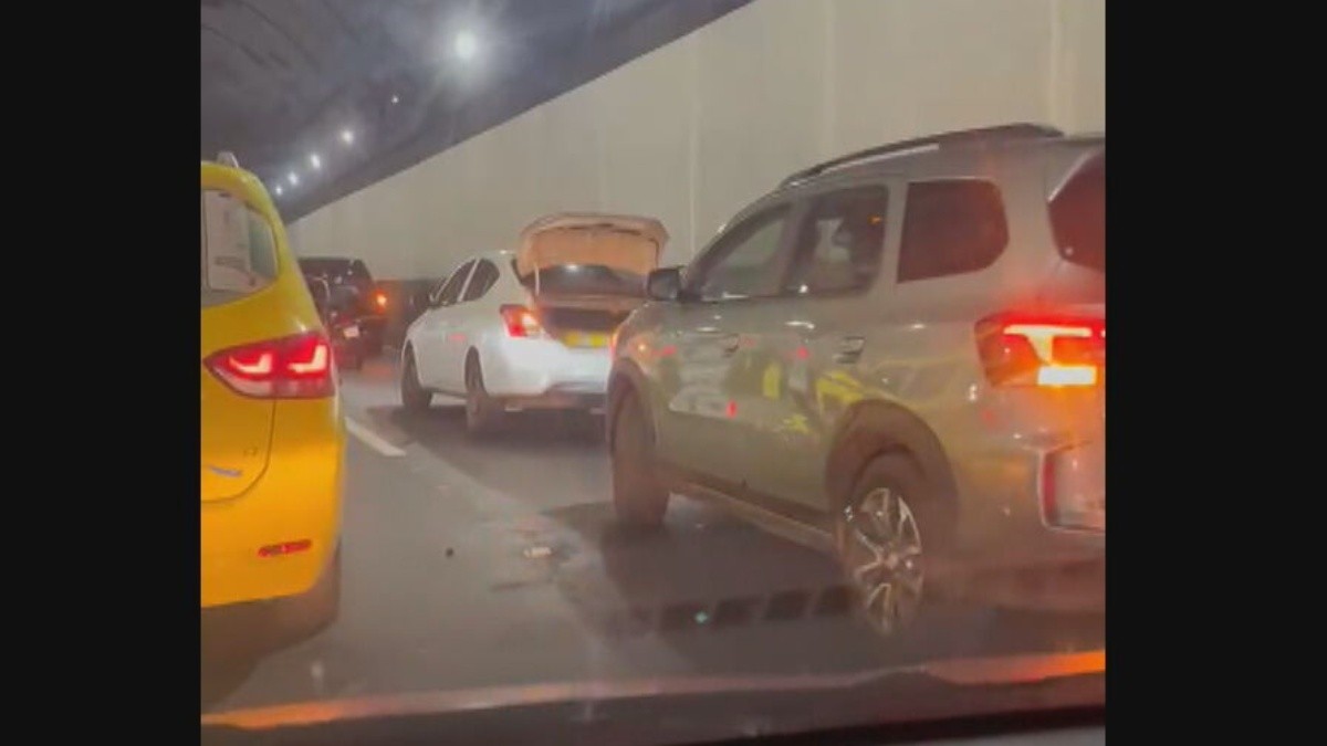 Engavetamento com cinco veículos causa retenção no Túnel Rebouças, sentido Zona Sul