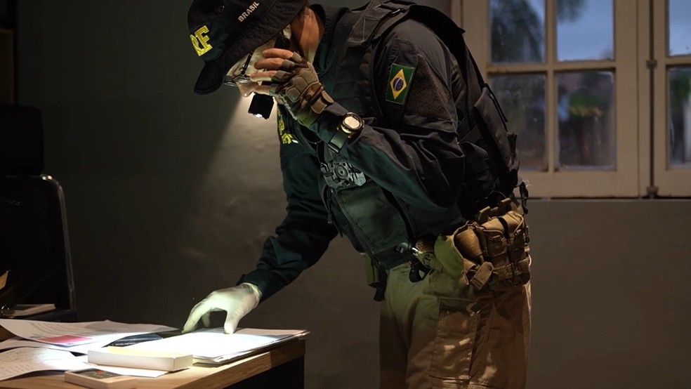 PRF apreendeu documentos durante a operação 'Véu de Maquiavel' em São Luís — Foto: Divulgação/PRF