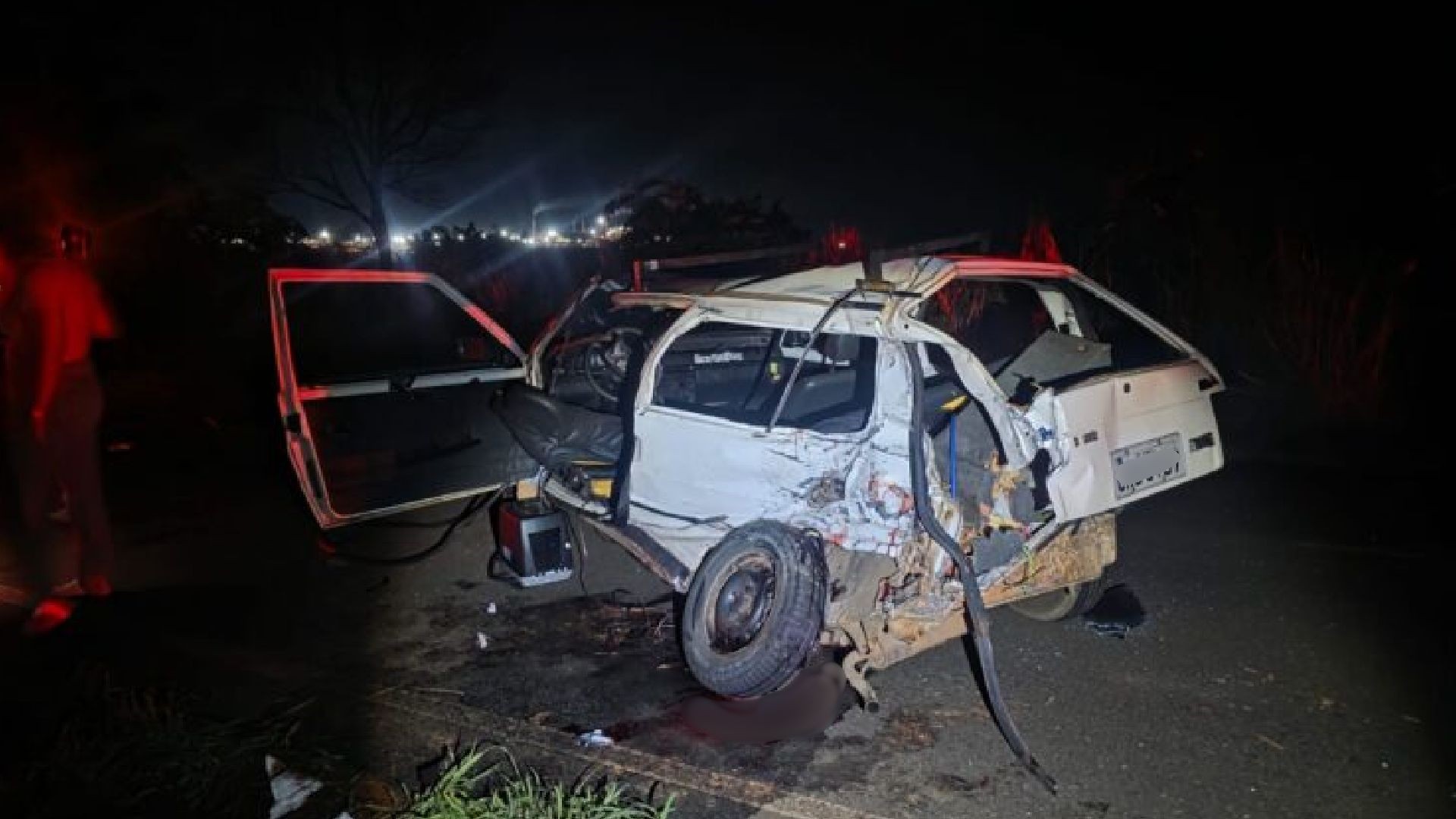 Adolescente ferida em colisão entre carro e bitrem de cana recebe alta no interior de SP