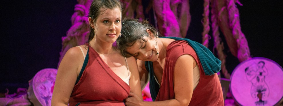 Samara Felippo e Carolinie Figueiredo apresentam peça sobre maternidade em Salvador — Foto: Divulgação/Maria Dinat