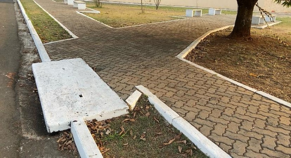 Partes de corpo de Éder Éricles de Oliveira foram encontradas em bueiros de uma praça de Leme — Foto: Edjan Del Santo/EPTV