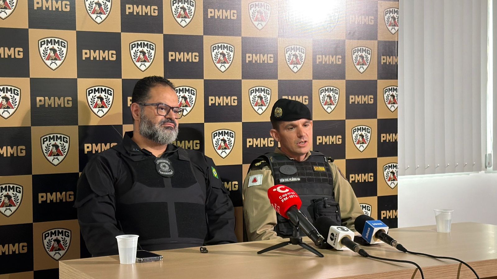 Operação da PM e PF prende 17 foragidos de feminicídio, homicídio, estupro e tráfico em MG e ES