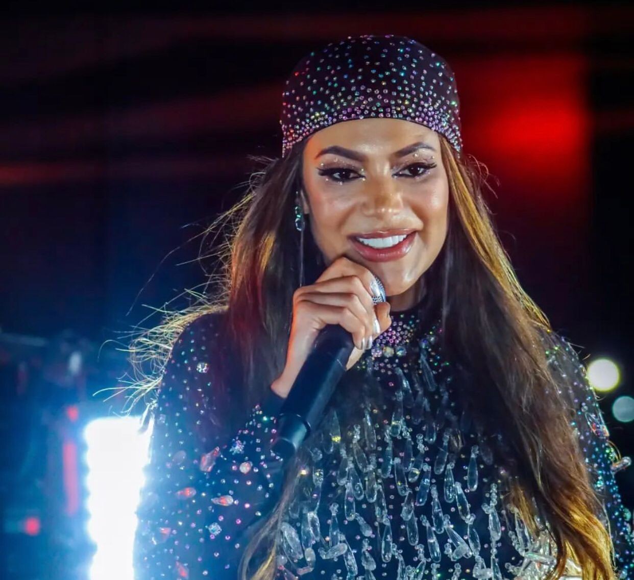 Vina Calmon faz primeira apresentação da carreira solo no Fortal 2024: 'Quero que meu show alcance as pessoas de forma alegre'