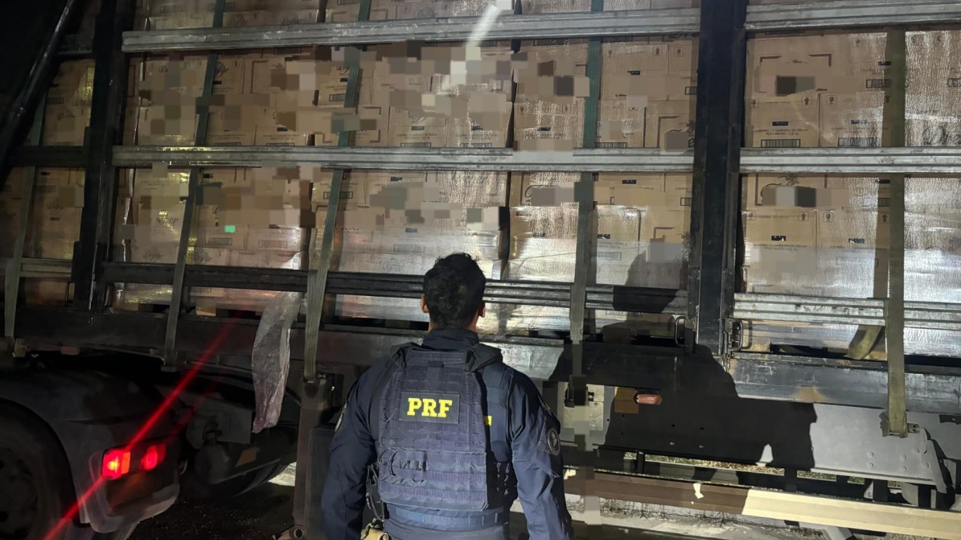 PRF apreende carga de conhaque avaliada em R$ 500 mil em Serra Talhada