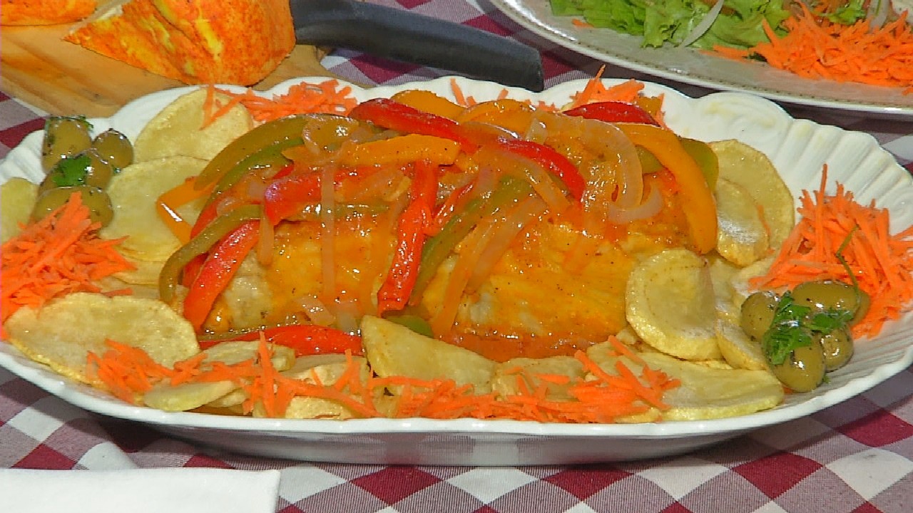 Bacalhau à minhota: Prato do Dia ensina receita de peixe com pimentões e batata