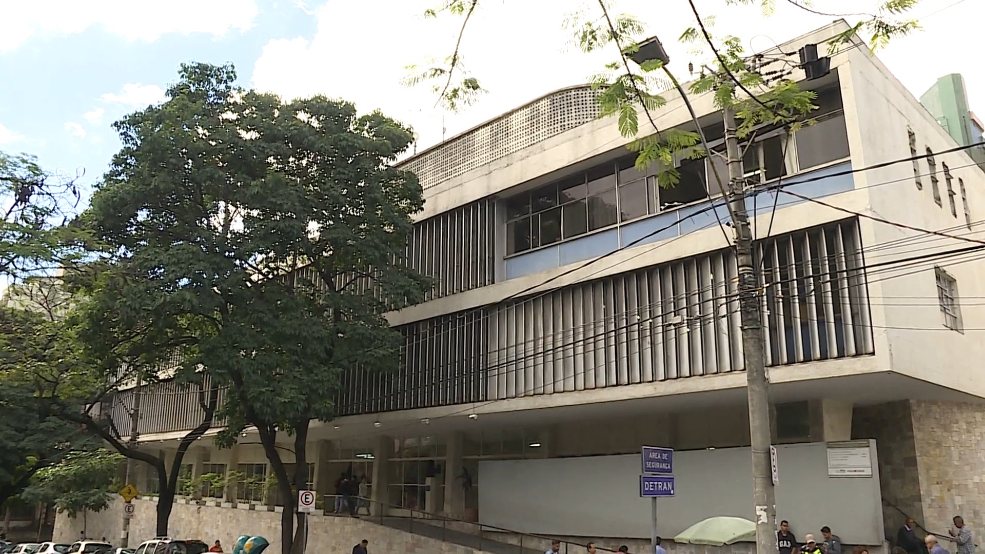 Despachantes reclamam de falhas no sistema do Detran e atraso de serviços em BH