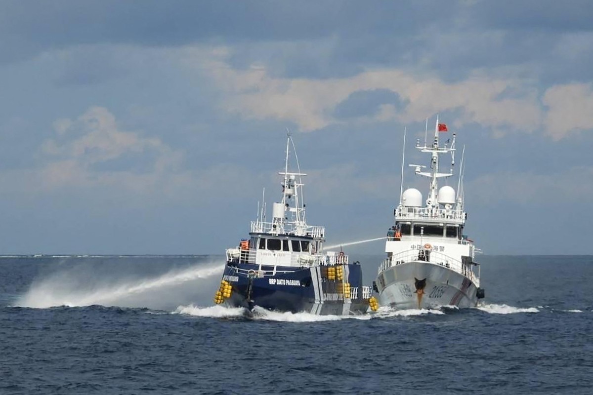 Tensão na Ásia: China e Filipinas trocam acusações após colisão de navios e uso de canhões de água