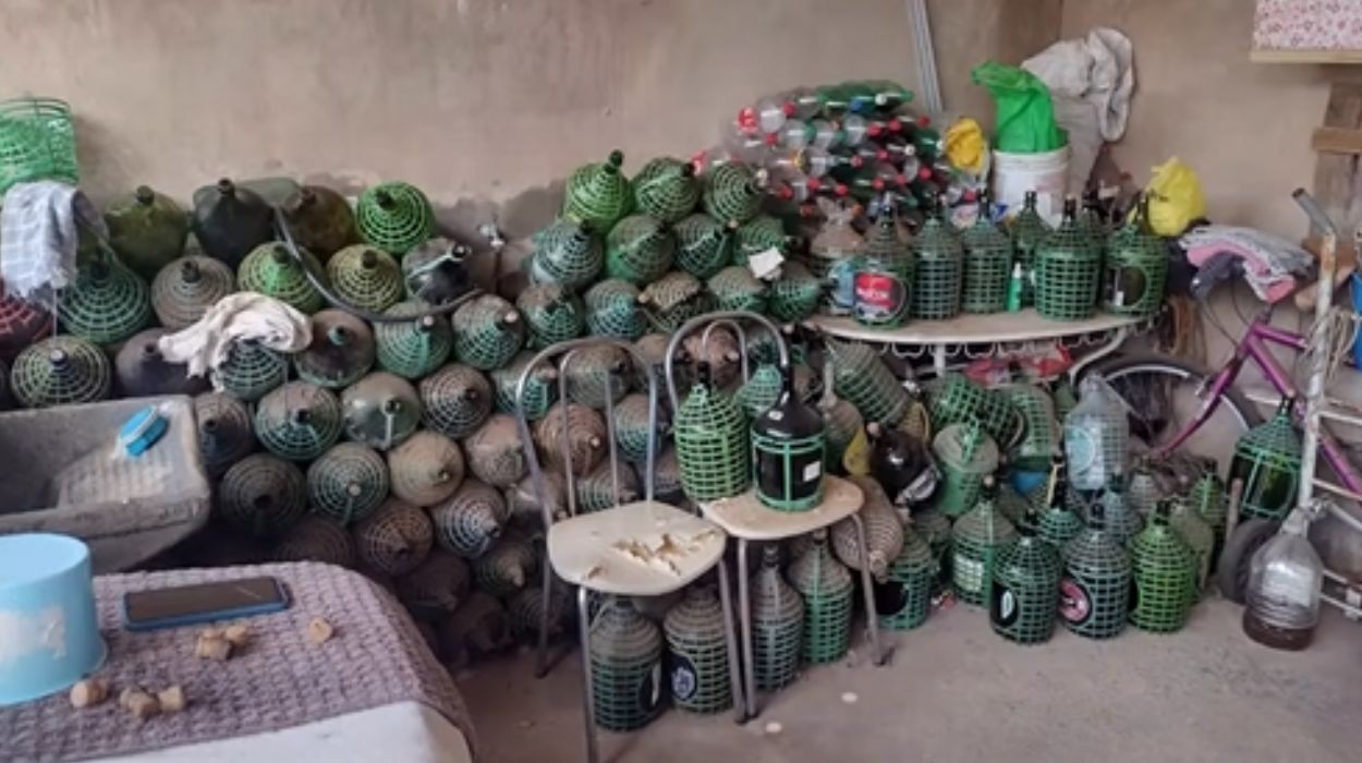 Idoso é suspeito de fabricar bebidas clandestinas; 750 litros foram apreendidos no interior de SP