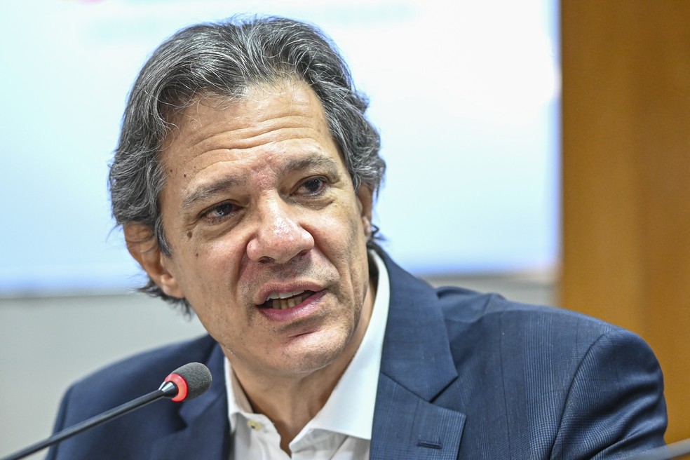 O ministro da Fazenda, Fernando Haddad, durante entrevista — Foto: Ton Molina/Fotoarena/Estadão Conteúdo
