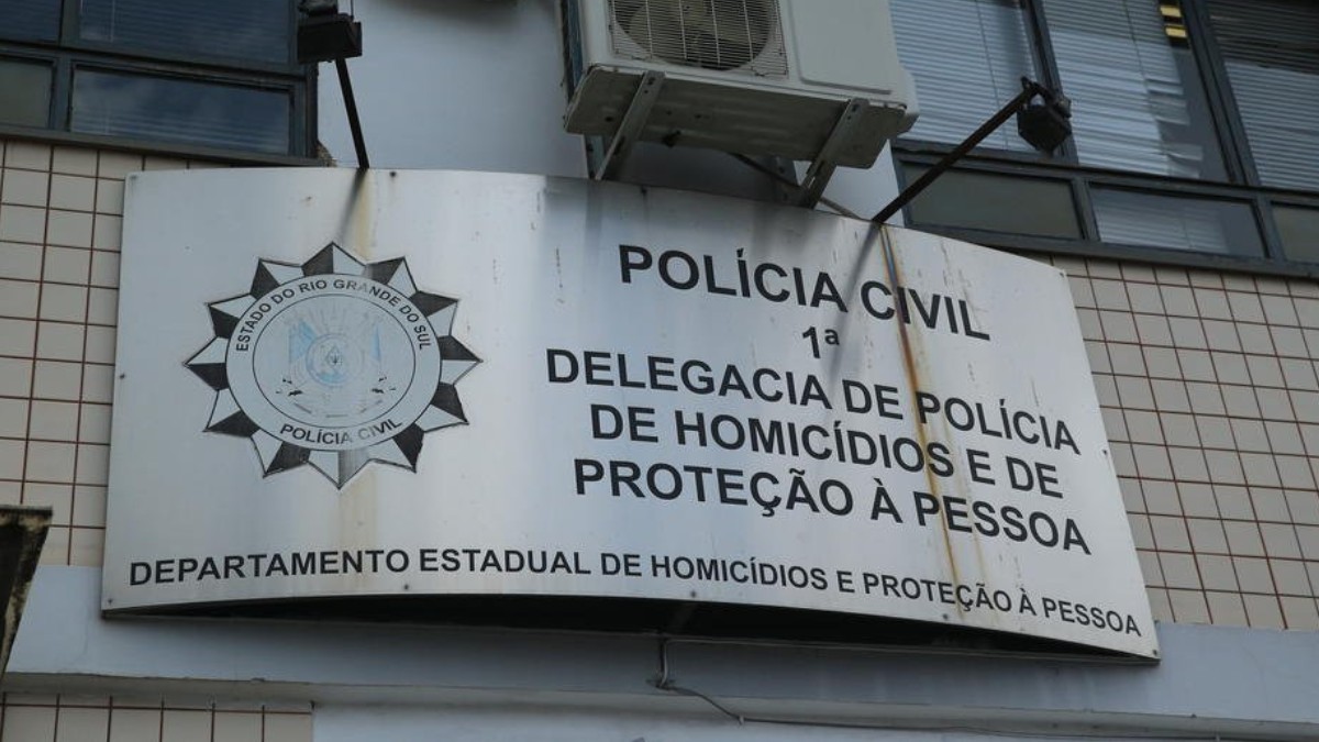 Crianças encontram ossada humana enquanto jogavam futebol em Porto Alegre