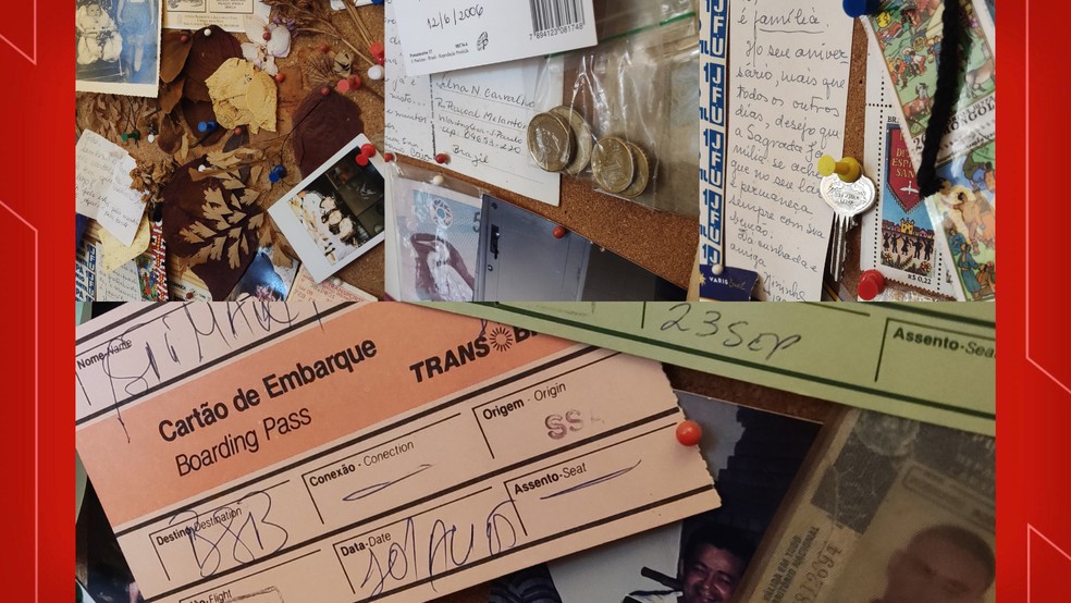 Flores secas, moedas, chave e cartões de embarque — Foto: Rafael Holanda/g1
