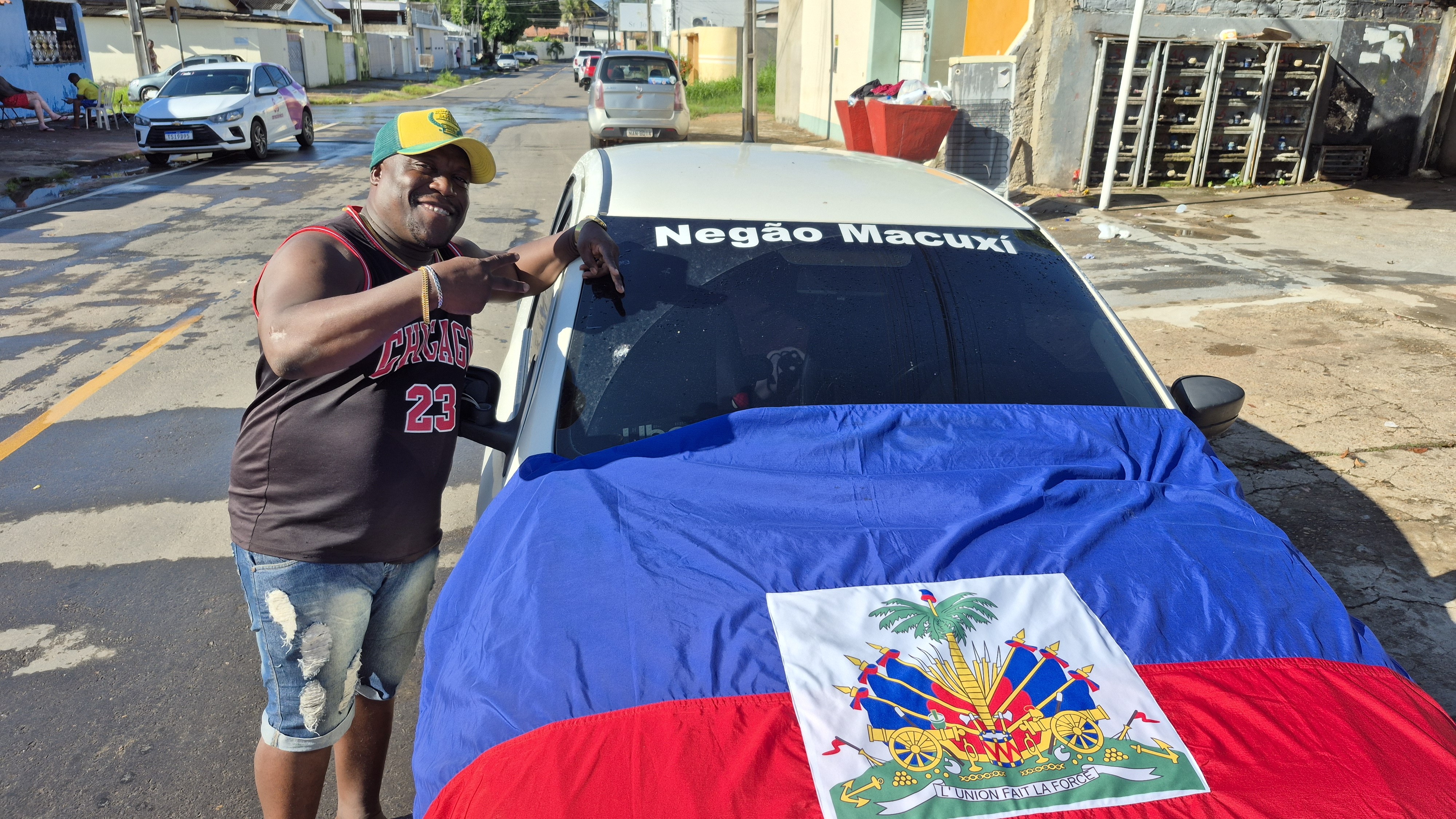 'Dois times': haitianos em Roraima celebram retorno do país à Copa mas dividem paixão com Brasil