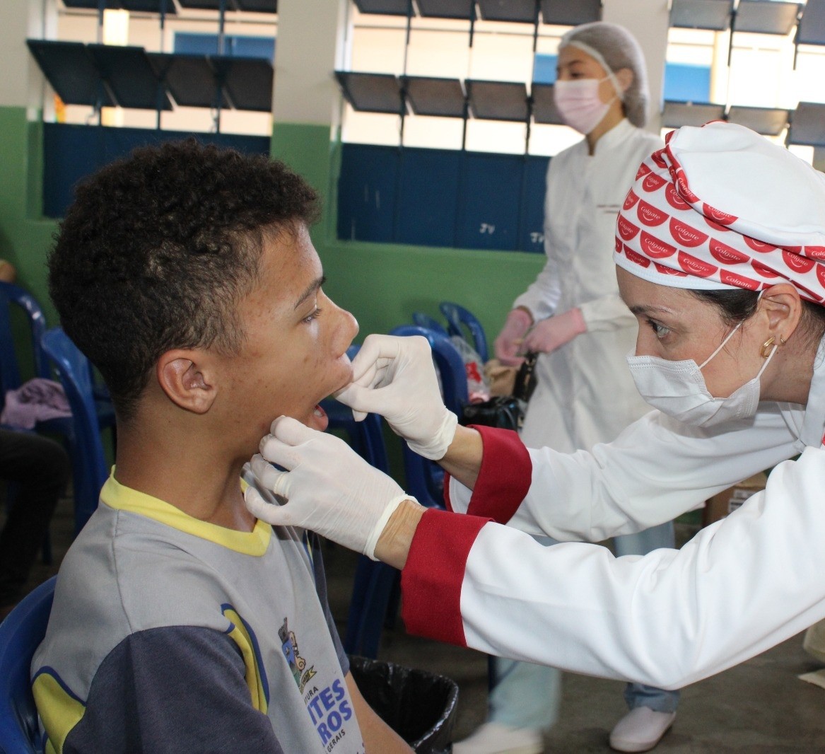 Alunos de escola municipal de Montes Claros ganham tratamento odontológico