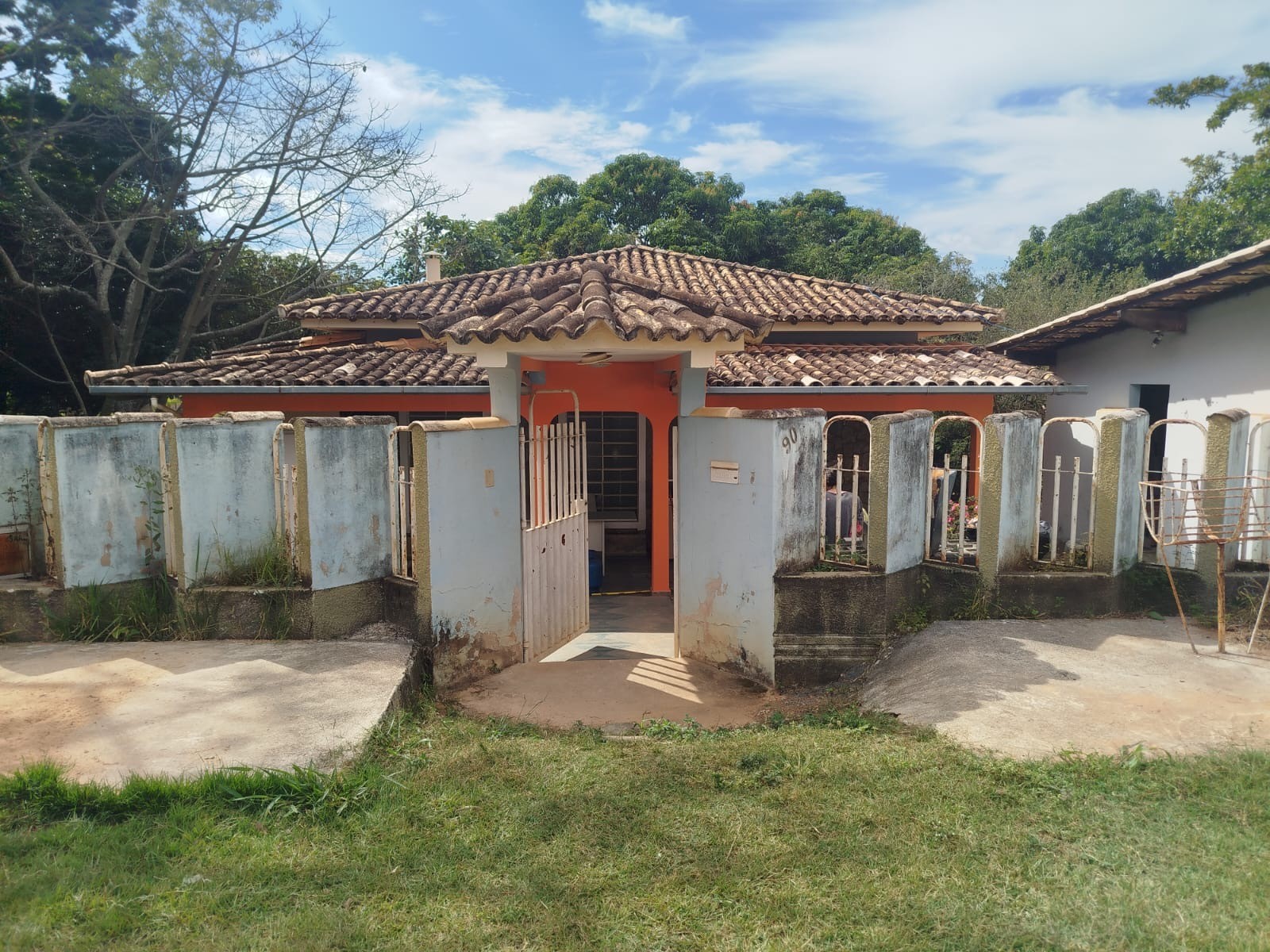 Clínica para dependentes químicos é interditada por irregularidade sanitária e medicamentos sem receituário em Formiga