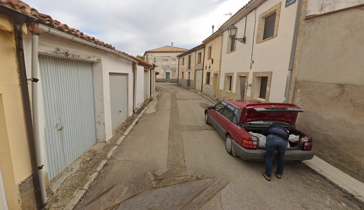 Imagem do Google Street View mostra homem colocando suposto cadáver em porta-malas, e suspeito é preso na Espanha