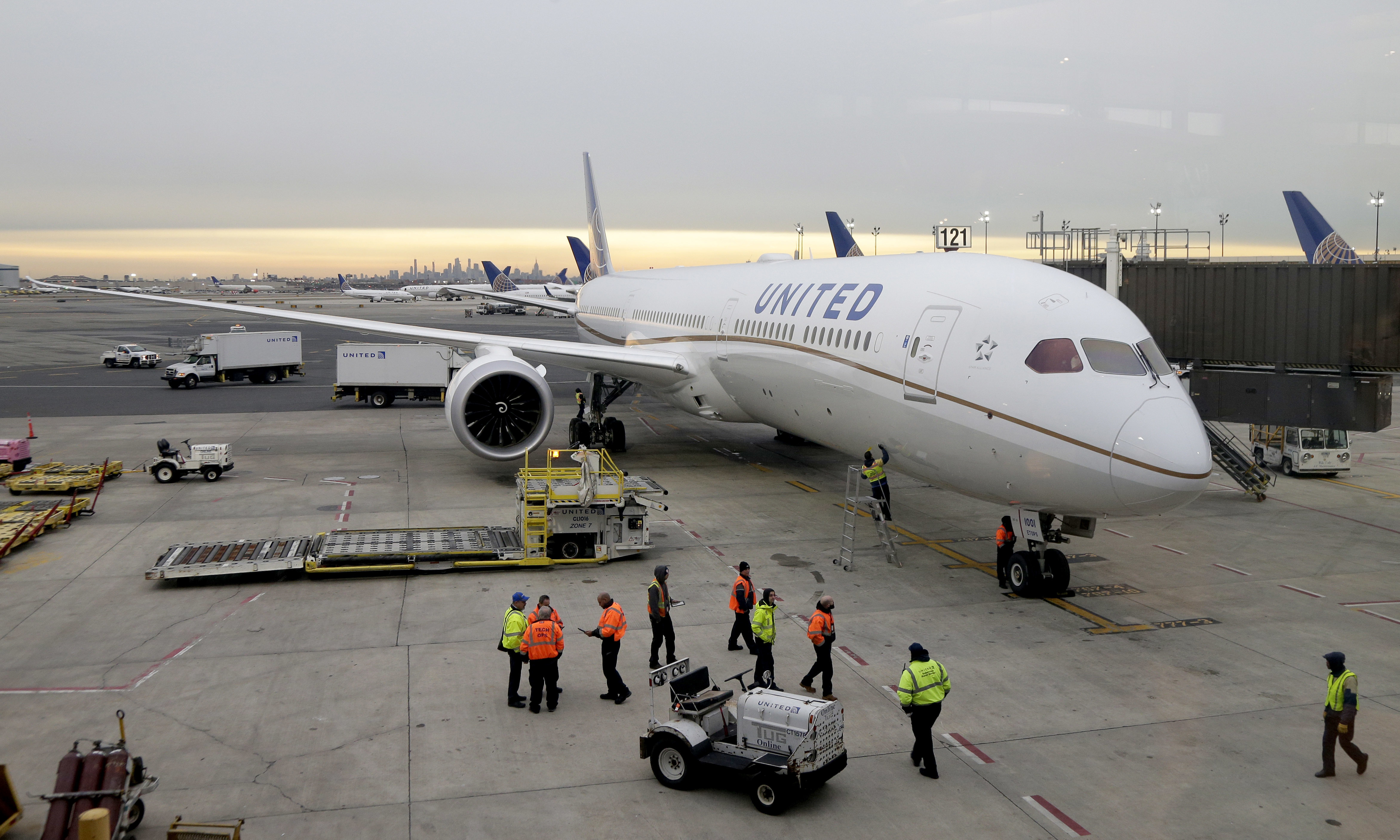 Incidente em avião da Latam: como botão no assento do piloto pode ter causado a perda súbita de altitude; Boeing pede revisão em outros 787