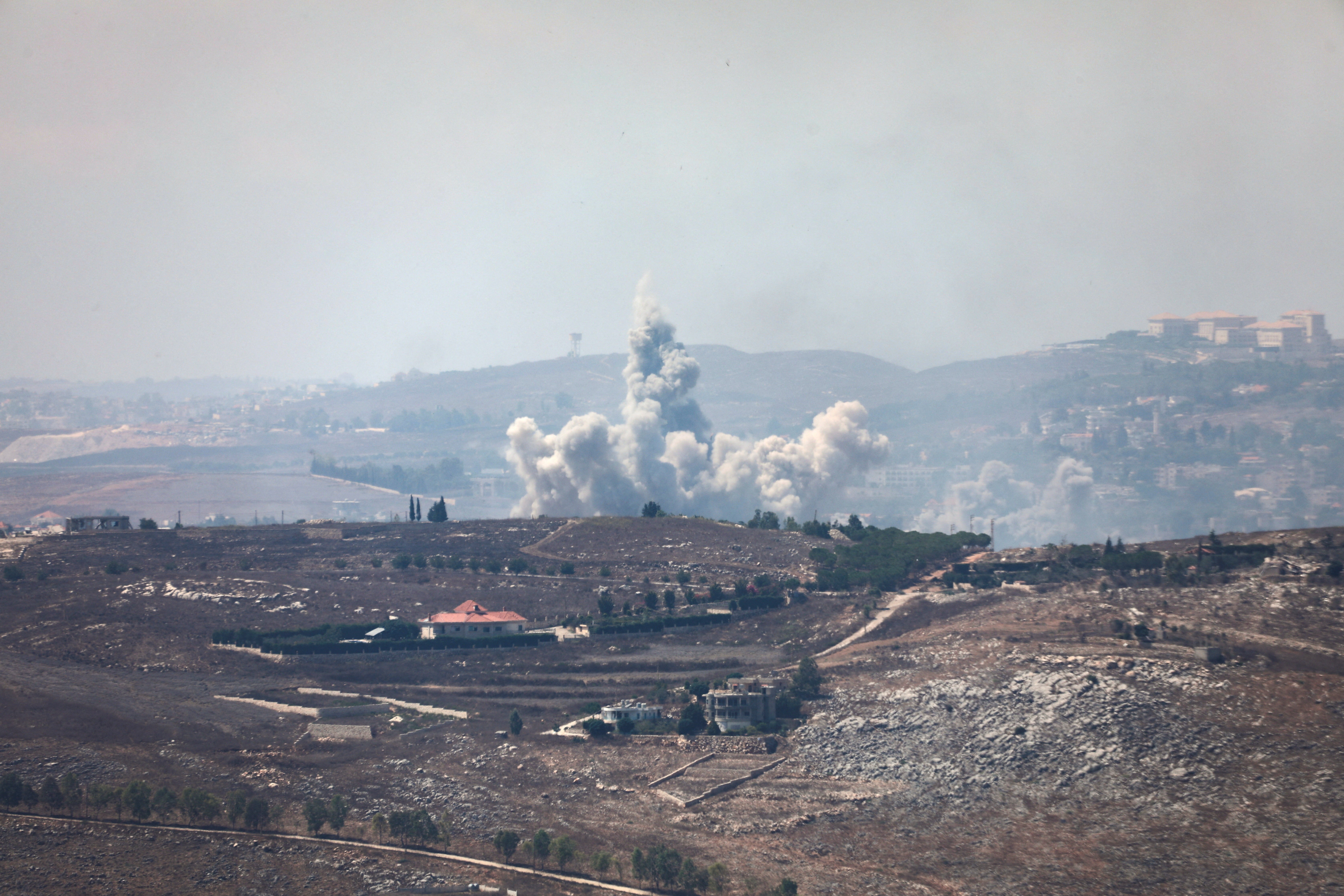 Forças de Israel matam 12 pessoas, incluindo 2 crianças, em ataque aéreo no Líbano
