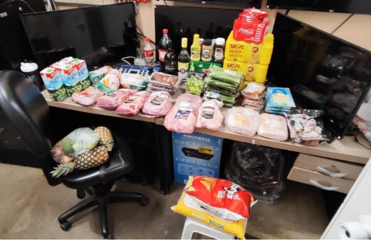 Carne, cachaça e cerveja: homem é preso por furtar mais de R$ 1 mil em produtos de supermercado em MG