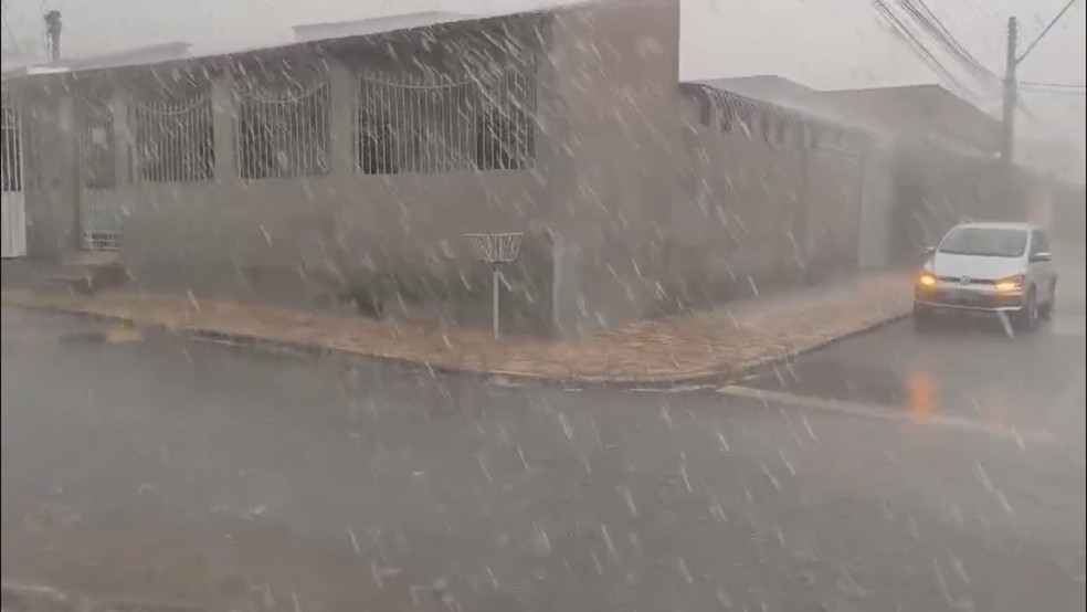 Chuva causou transtornos neste domingo (12) no DF. — Foto: Redes Sociais/Reprodução