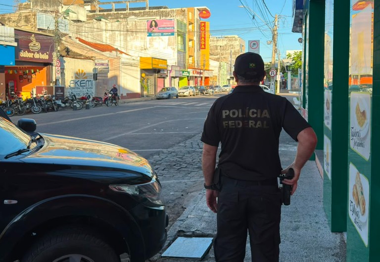 Homem é alvo de operação da PF que investiga armazenamento de imagens contendo exploração sexual infantojuvenil, no Sertão 