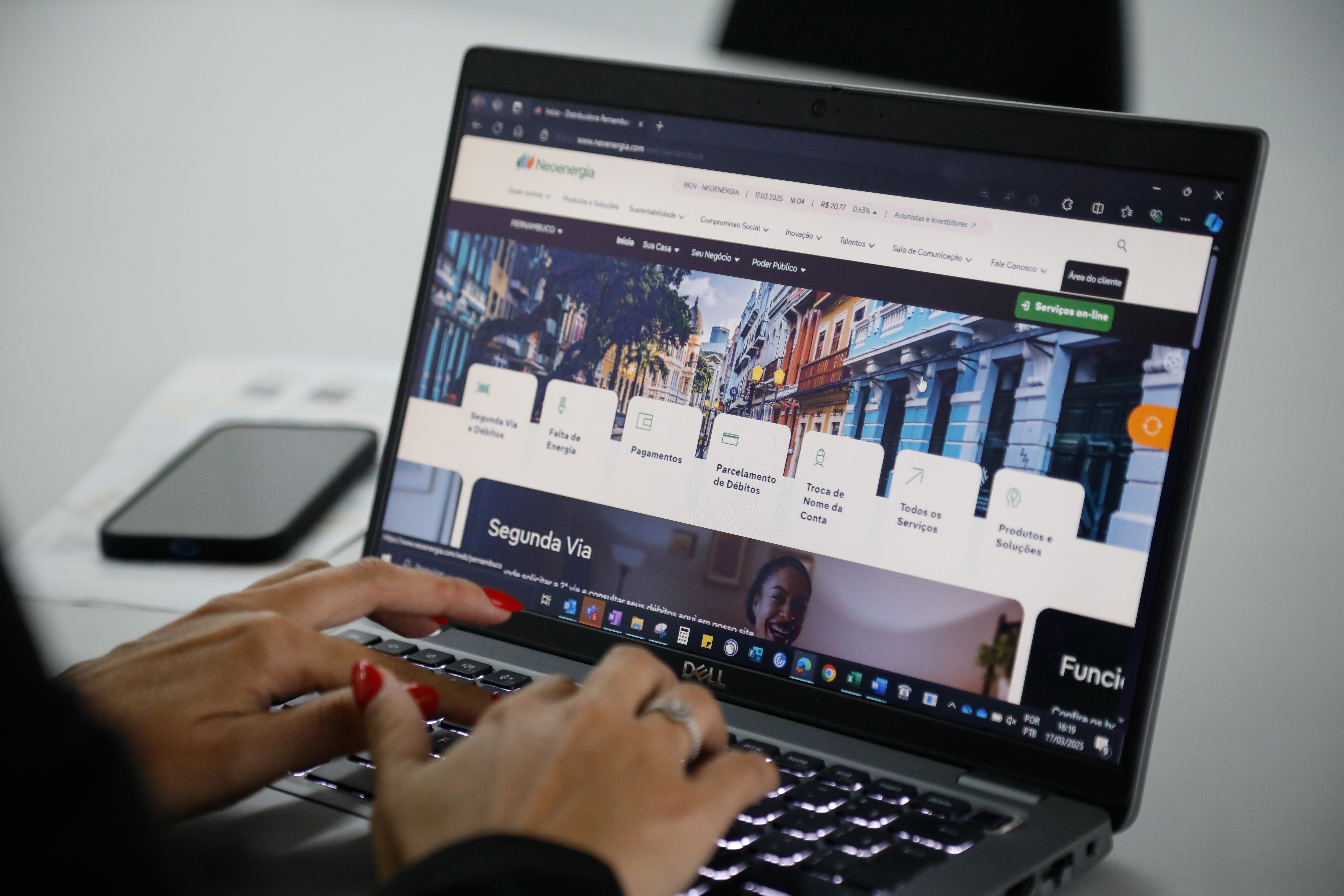 Neoenergia atualiza sistema comercial e orienta clientes sobre ajustes temporários