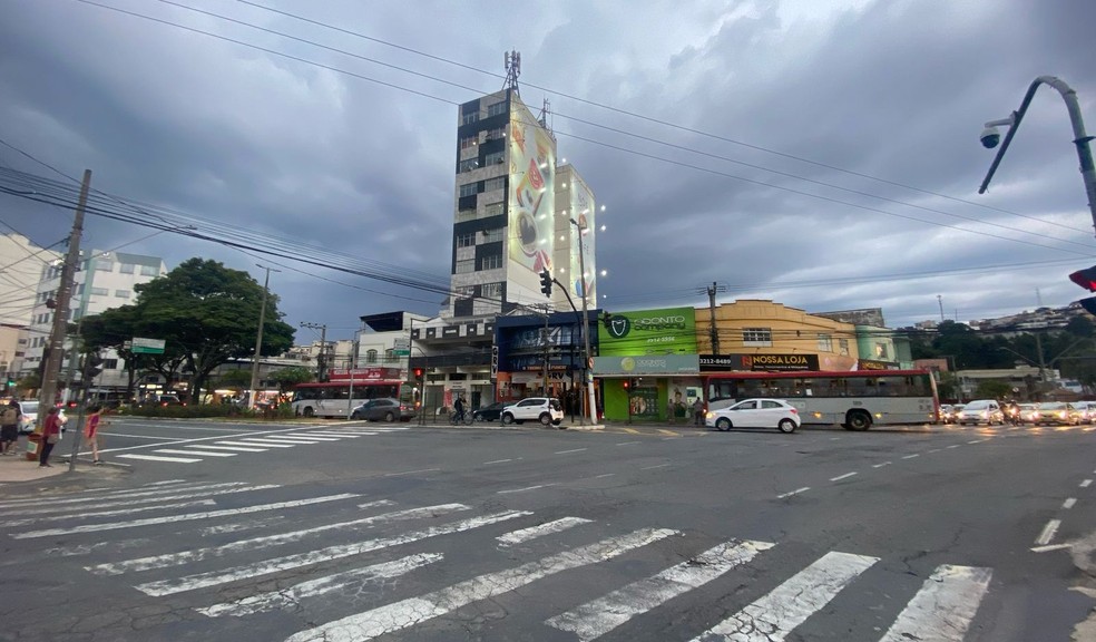 Cruzamento das avenidas Brasil e Rio Branco, no Centro de Juiz de Fora — Foto: Carol Delgado/g1