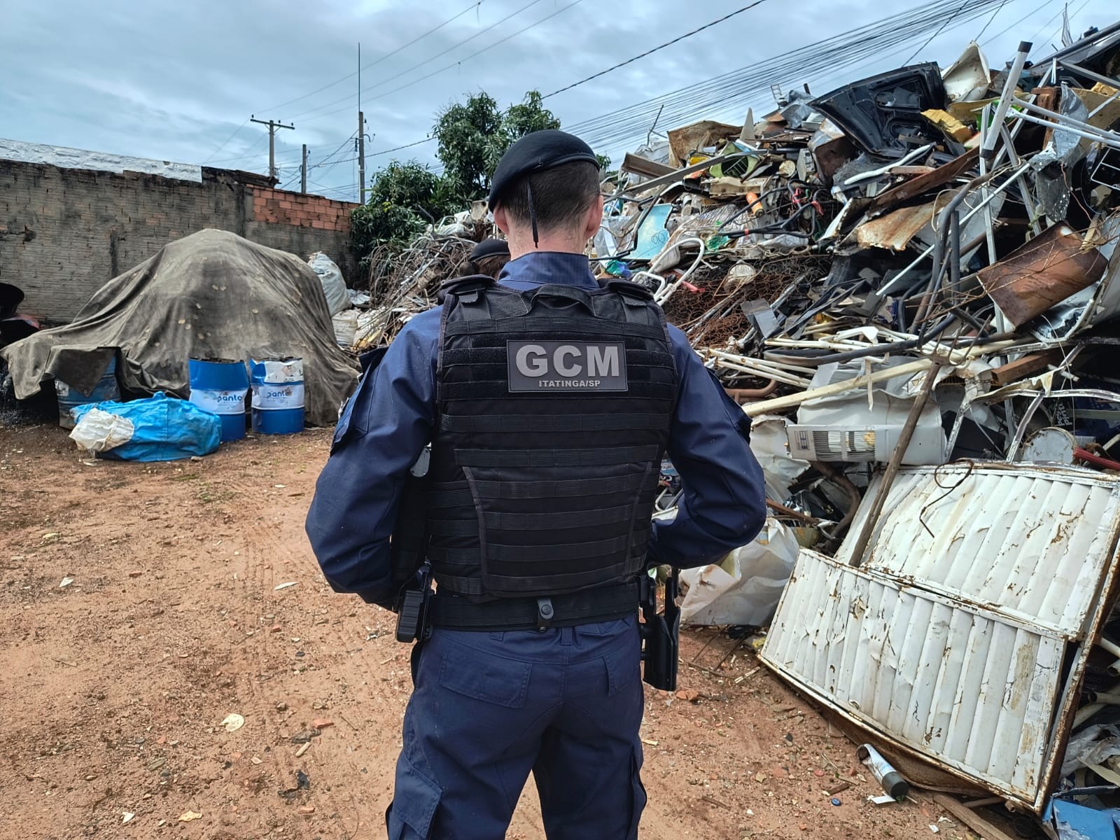 Depósito de recicláveis é interditado em Itatinga durante operação contra desmanche irregular