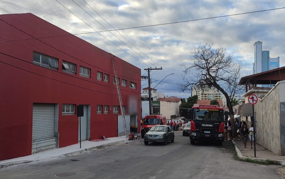 Pintor sofre descarga elétrica em Teófilo Otoni — Foto: Redes sociais