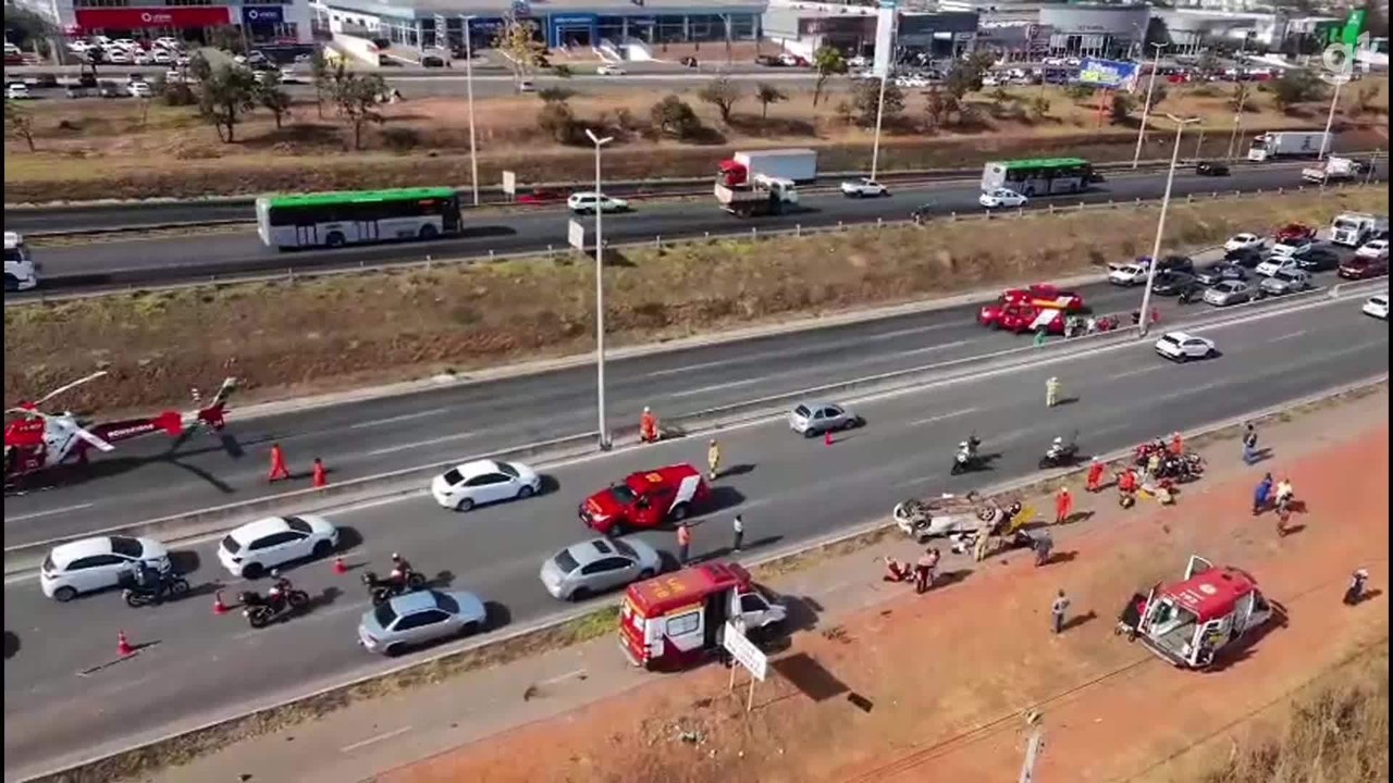 Uma pessoa morre e quatro ficam feridas após carro capotar no DF