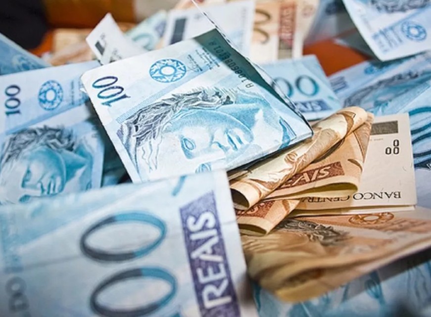 Inadimplência recorde e a operação resgate do governo - O Assunto #1702