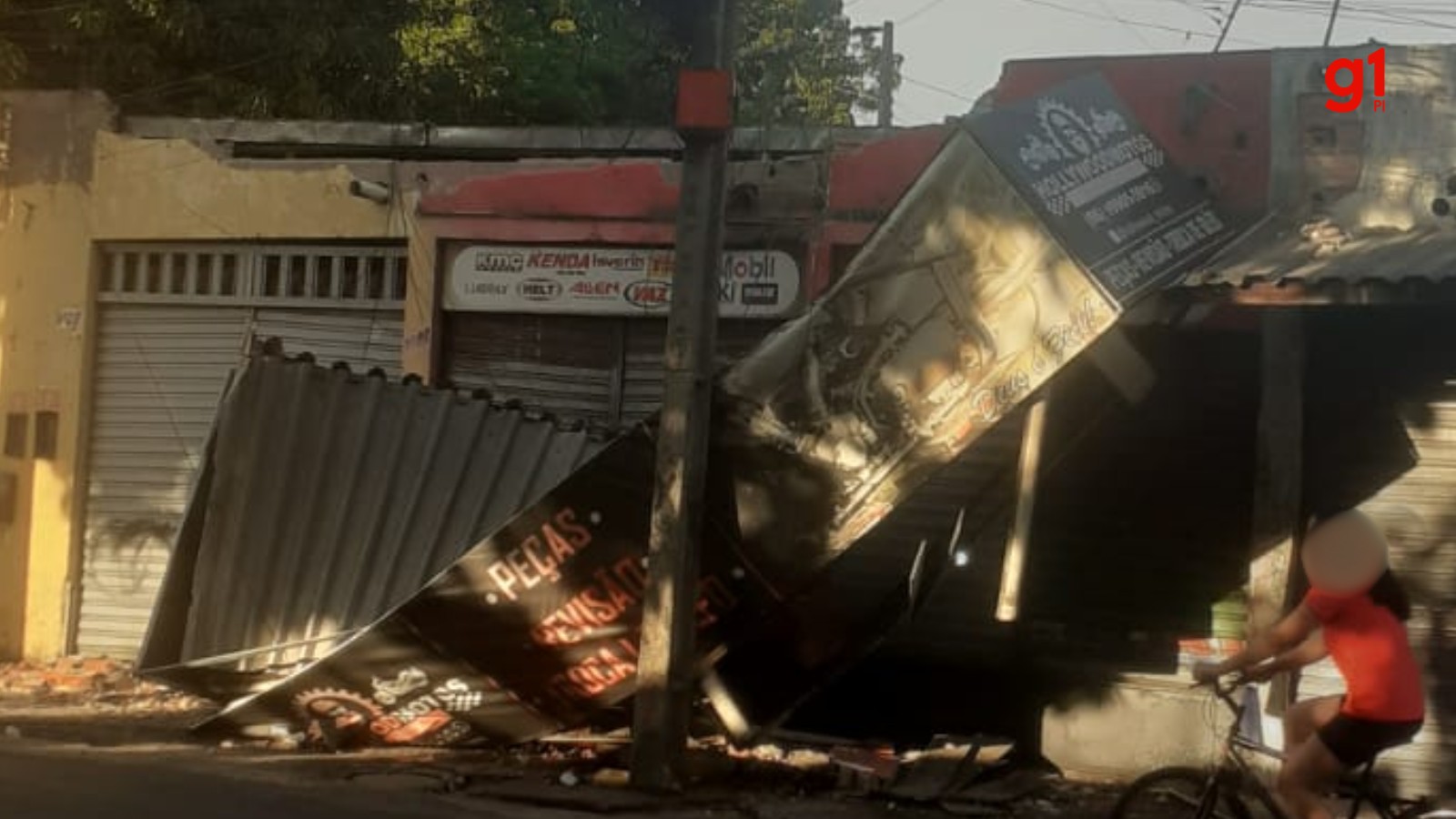 Vídeo: Fachada de loja de motopeças desaba em Teresina; segundo caso em cinco dias