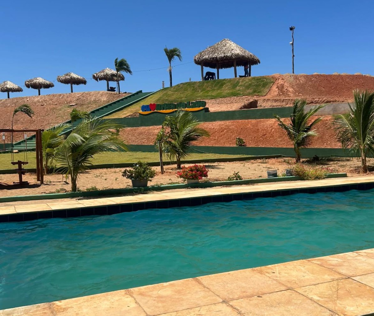 Menino de 5 anos morre após se afogar em piscina no interior do Ceará