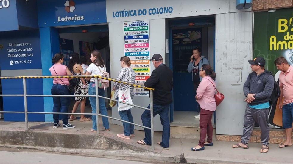 Capital Nacional do Ovo, Santa Maria de Jetibá, procura pelos ganhadores da +Milionária. Movimento na lotérica de onde saíram as apostas aumentos nesta segunda-feira (13). Espírito Santo. — Foto: Tiago Rossi