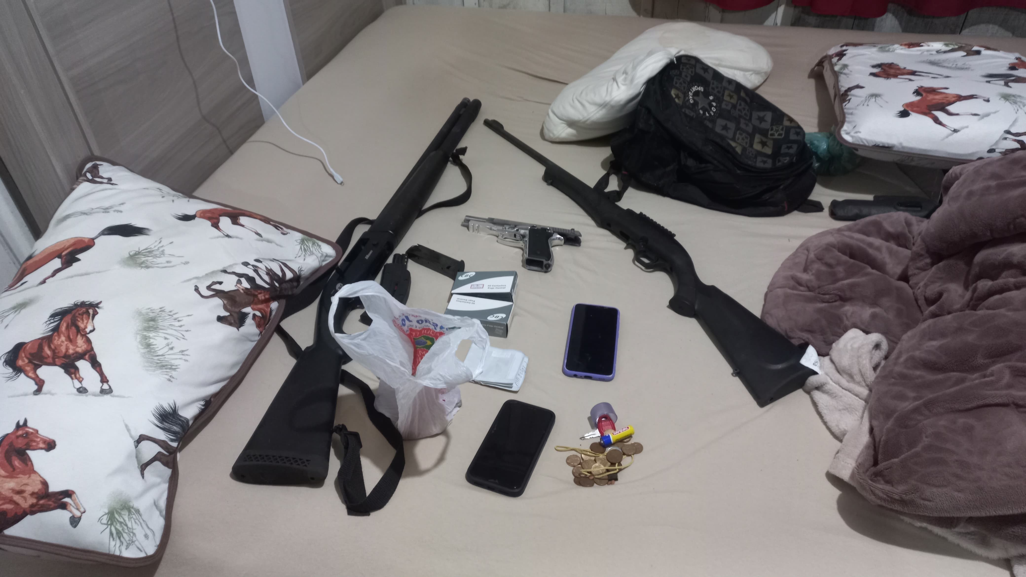 Organização suspeita de movimentar R$ 40 milhões em 2 anos com o tráfico de drogas no RS é alvo de operação; 16 pessoas foram presas