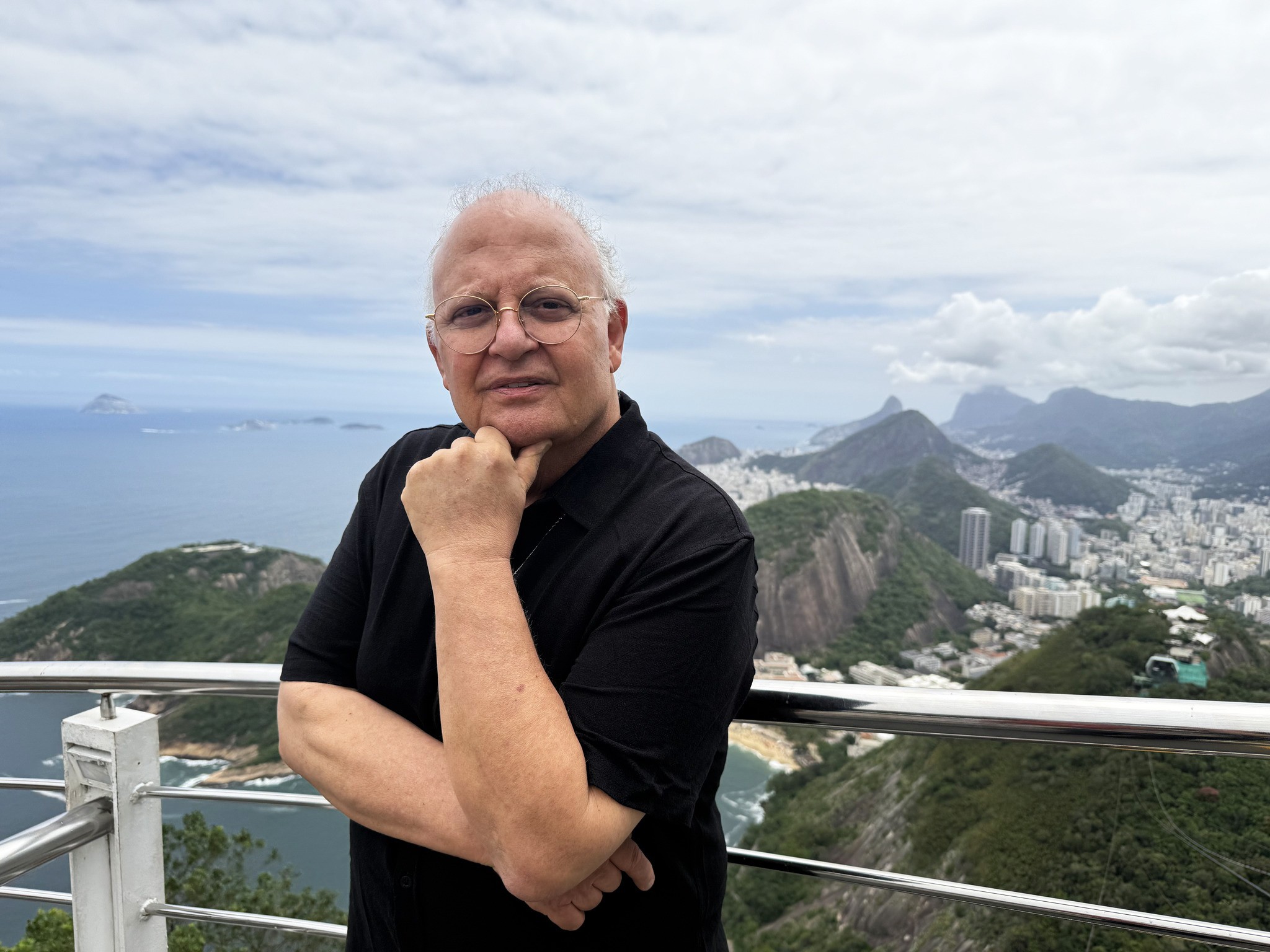 Guilherme Arantes completa 50 anos de carreira solo como um pai nem sempre compreendido do pop nacional