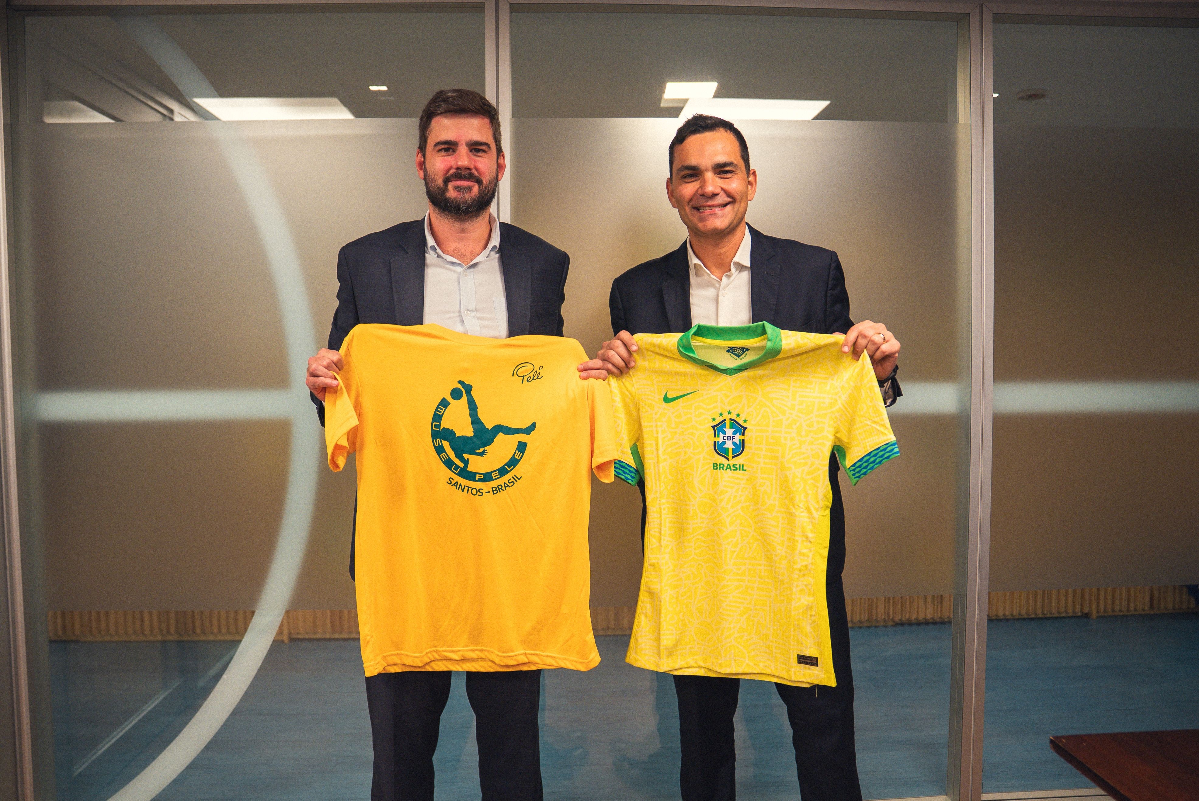 Santos e CBF fecham parceria pela valorização da imagem de Pelé; entenda 