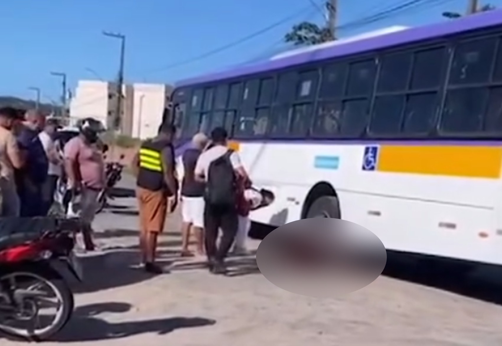 Menino morre após ser atropelado por ônibus em São Lourenço da Mata