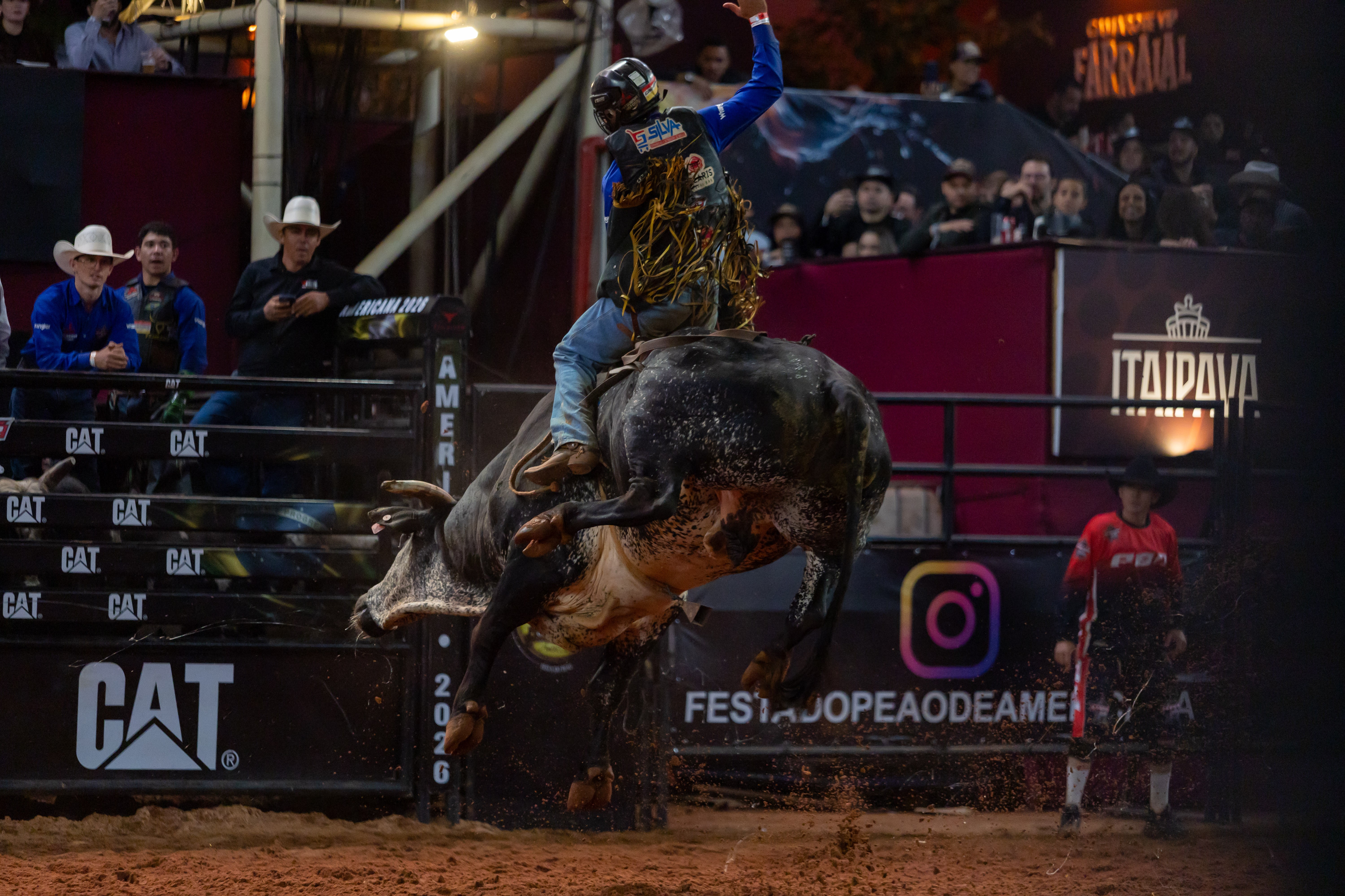 Final da etapa de Americana da PBR reuniu dez competidores na noite deste domingo (7) — Foto: Thomaz Marostegan