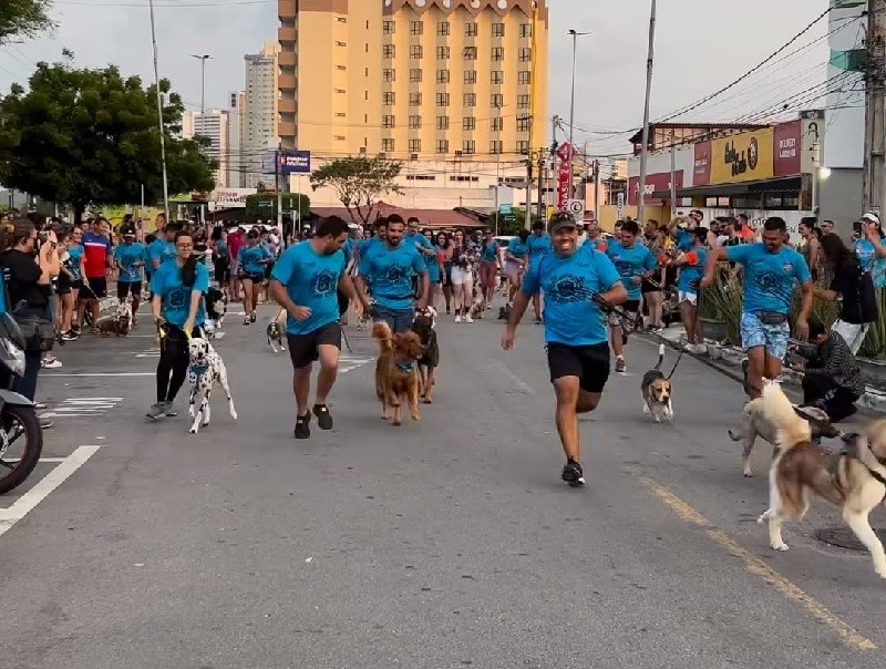 Corrida 'Cão Silvestre' diverte pets e tutores em Natal