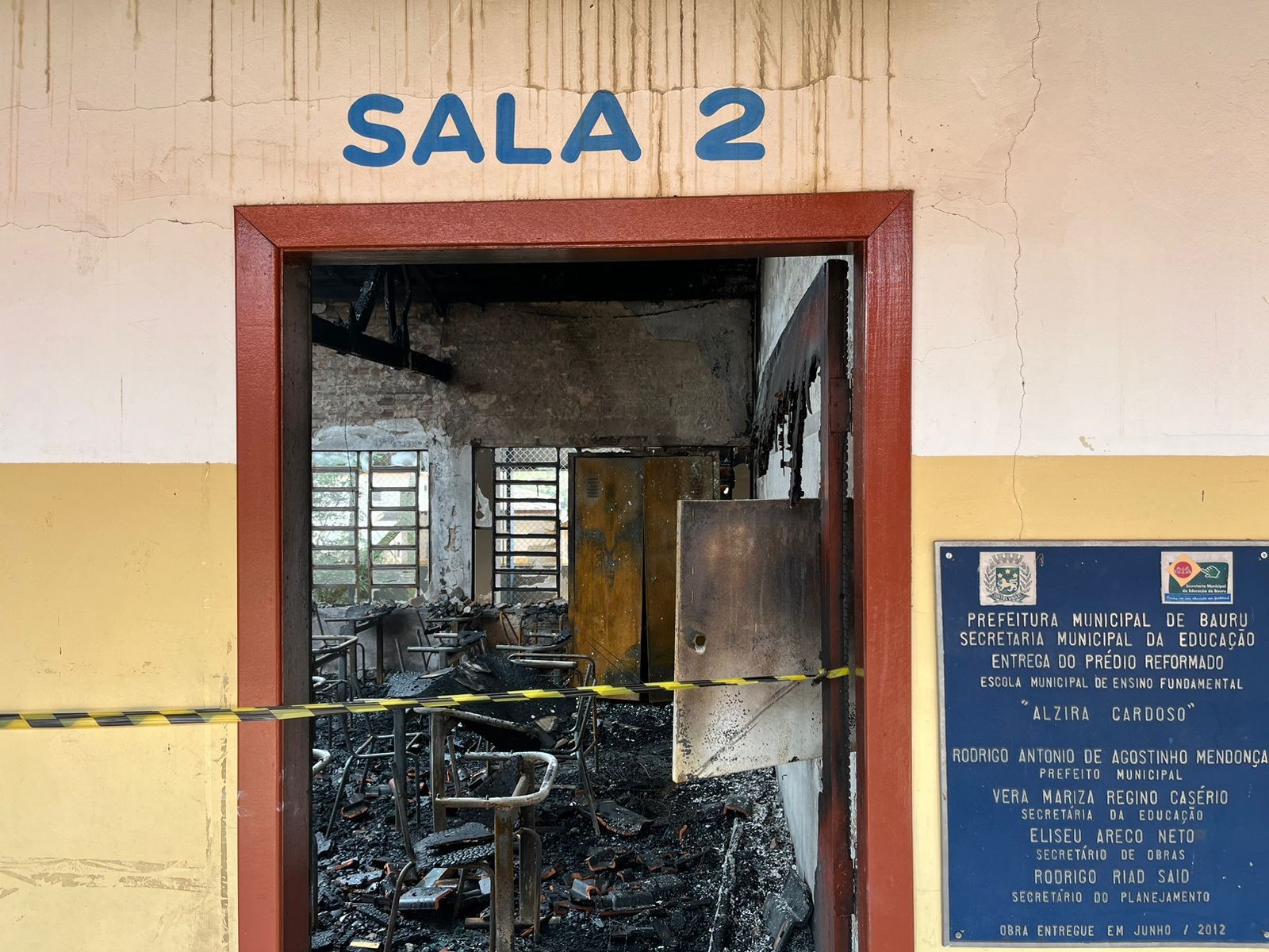 Incêndio destrói duas salas de escola municipal e suspende aulas de mais de 300 crianças em Bauru