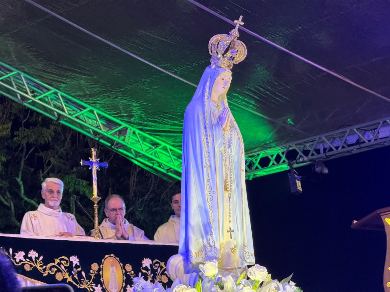 Missa campal em homenagem a Nossa Senhora de Fátima reúne milhares de fiéis em Sorocaba