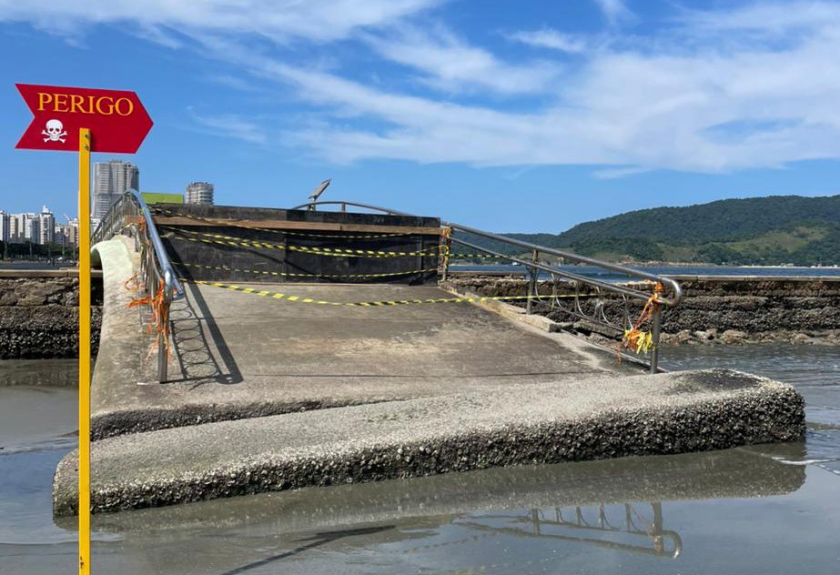 Passarela na praia de Santos é interditada para obras; entenda