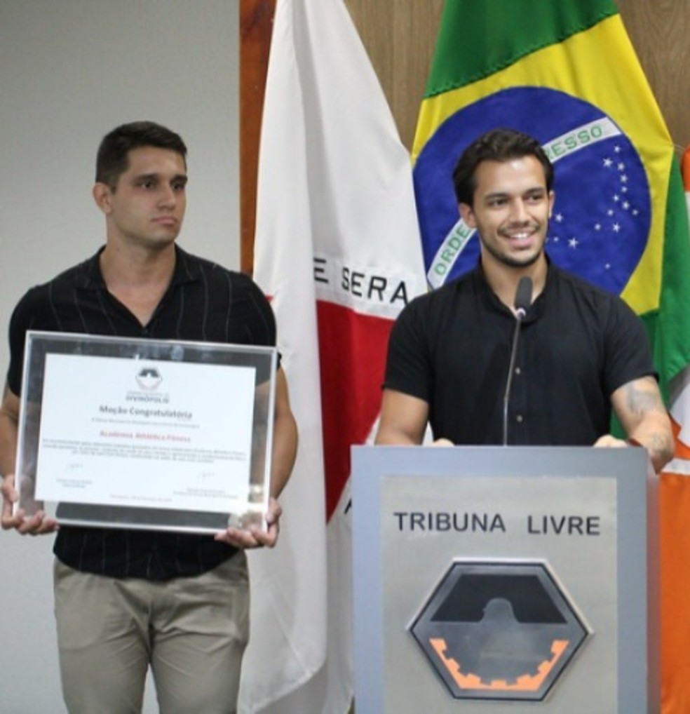 Thiago e Ronan receberam Moção Congratulatória na Câmara Municipal em 2024 — Foto: Câmara Municipal de Divinópolis/Divulgação