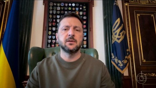 Zelensky diz que Rússia precisa concordar com cessar-fogo antes de Kiev discutir abrir mão de territórios; reunião com Trump será nesta quarta