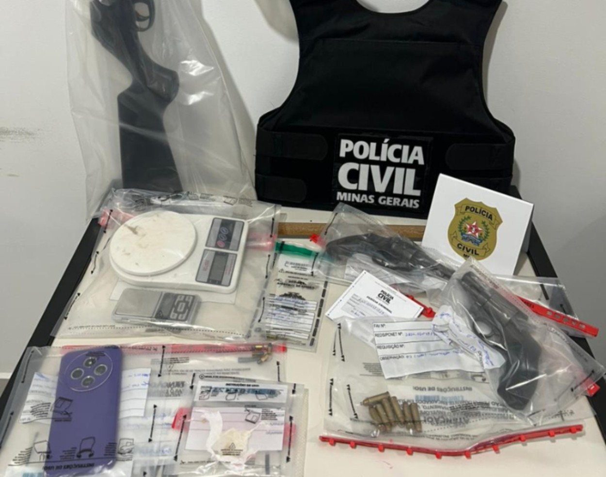 Policiais cumprem 10 mandados de busca e apreensão e prendem 3 homens em São Geraldo do Baixio