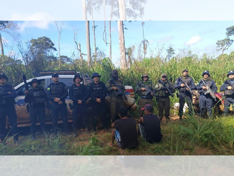 Equipes do Gefron e do 1º Batalhão da PM-AC prenderam suspeitos no km 160 da Transacreana — Foto: Arquivo pessoal/Polícia Militar