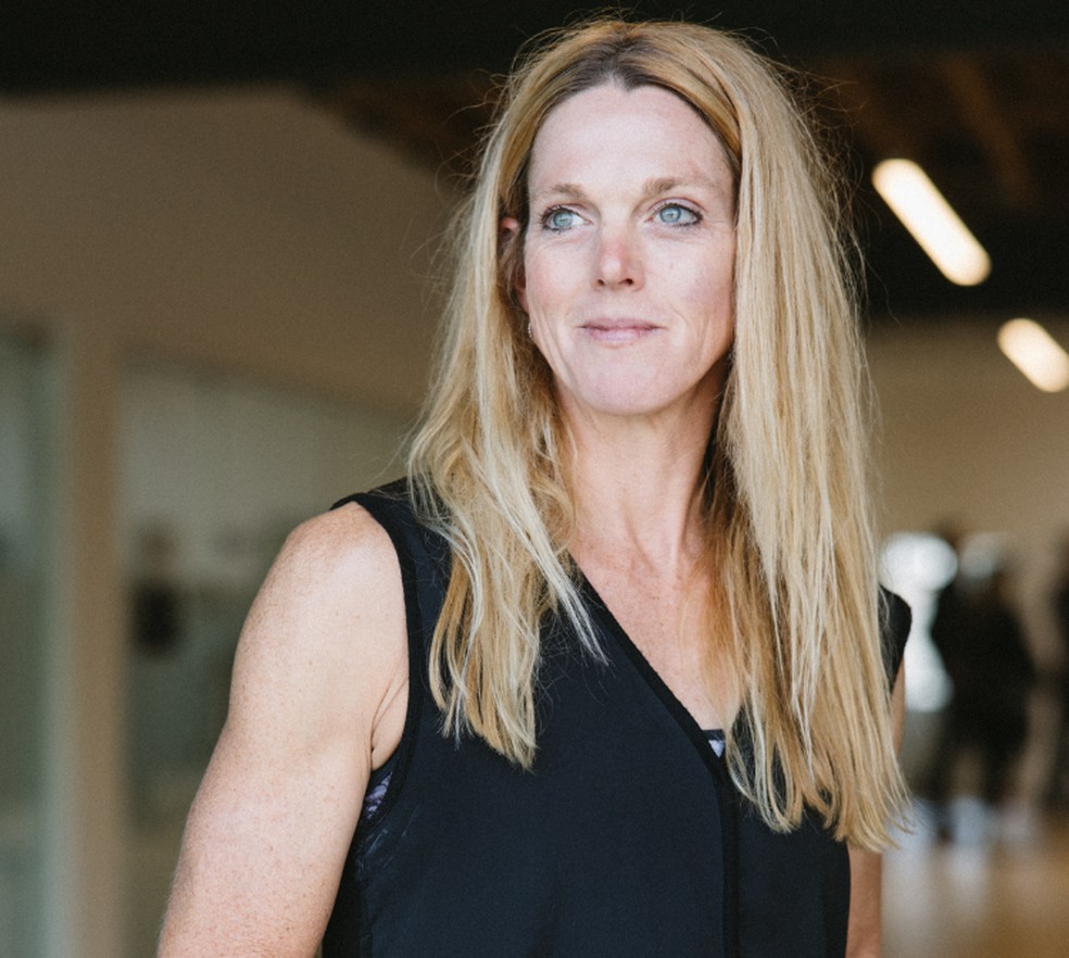 A fisiologista Stacy Sims: treinamento de força apoia o equilíbrio, o controle da glicose e a função cognitiva ao longo da vida — Foto: Divulgação