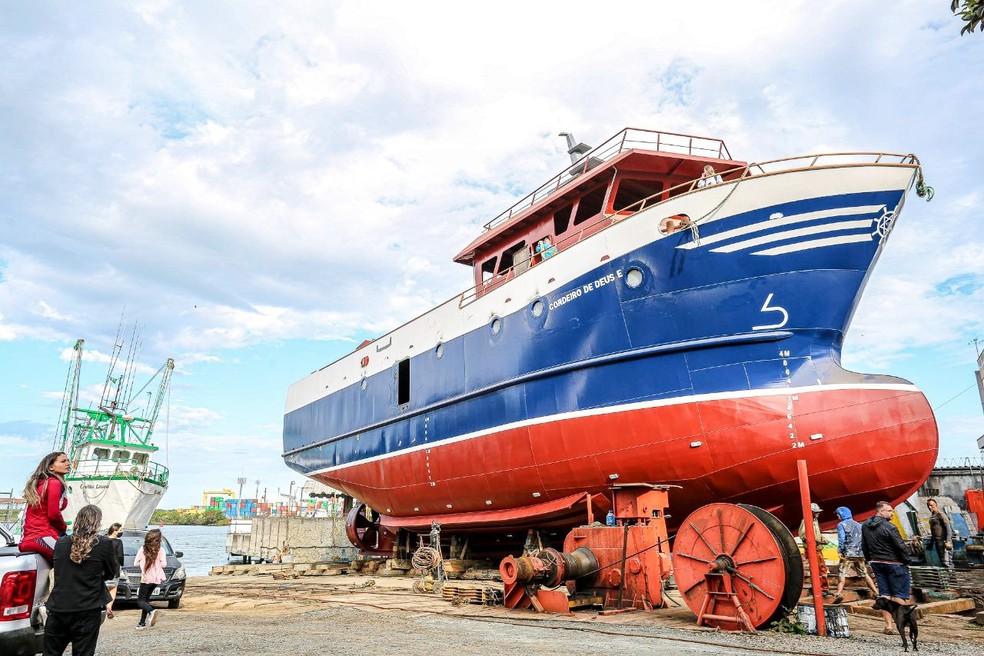 No Brasil, apenas uma embarcação capaz de capturar o camarão-carabineiro em volume comercial — Foto: Manoel Cordeiro/ Arquivo Pessoal