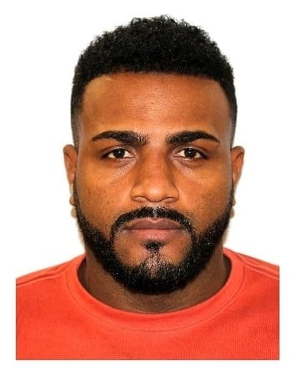 Carlos Eduardo, o "Gorila", preso durante a operação na Mangueirinha; segundo o MP, ele é chefe do Comando Vermelho na Região Serrana — Foto: Reprodução: