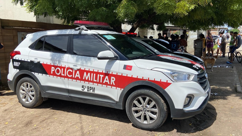 Pai é morto a tiros, e filho é baleado em João Pessoa — Foto: Flávio Fernandes/TV Cabo Branco